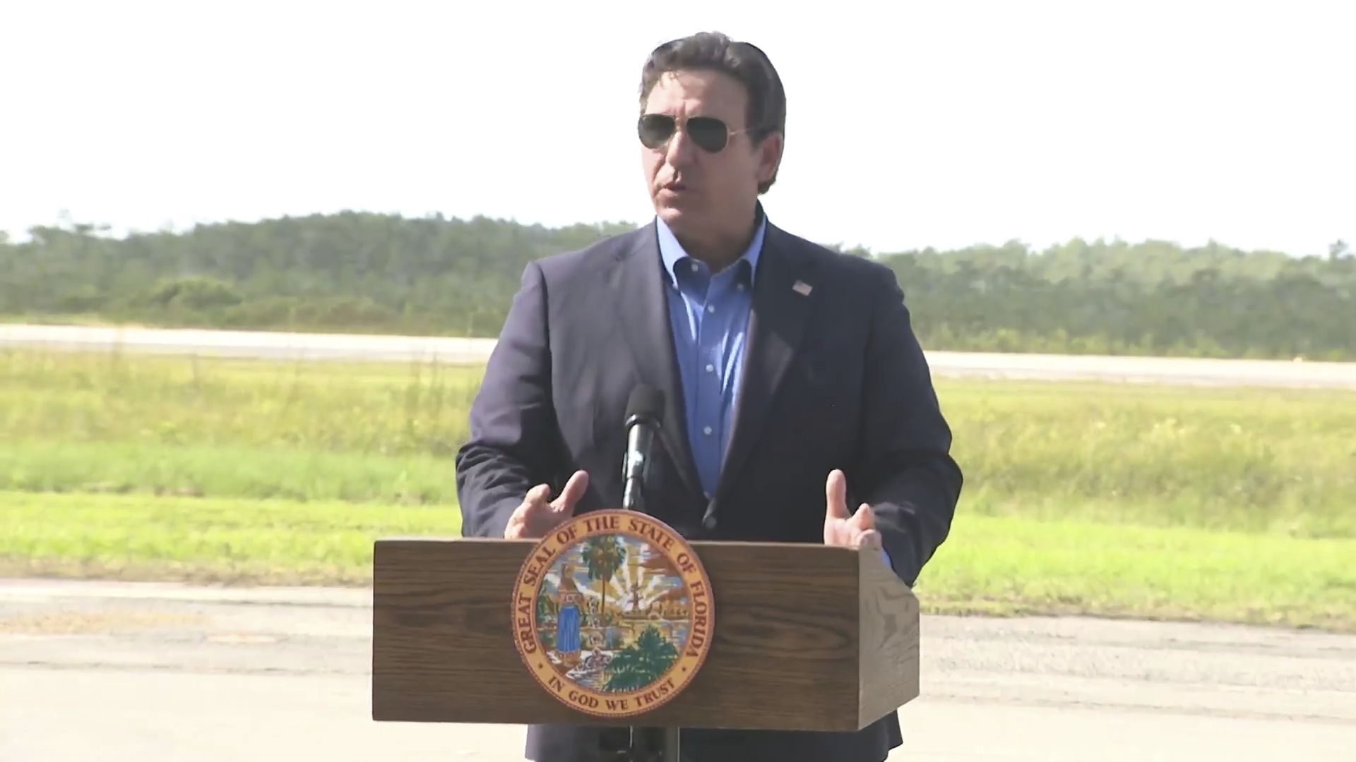 Florida guvernør kunngjør deportasjonsfly fra Alligator Alcatraz ...