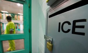 ICE-direktøren legger skylden på mor på 2 år gammelt barn, som ICE deporterte