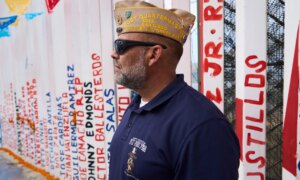 Deportere soldater? Hvorfor immigrantveteraner frykter fjerning fra USA | Donald Trump Nyheter