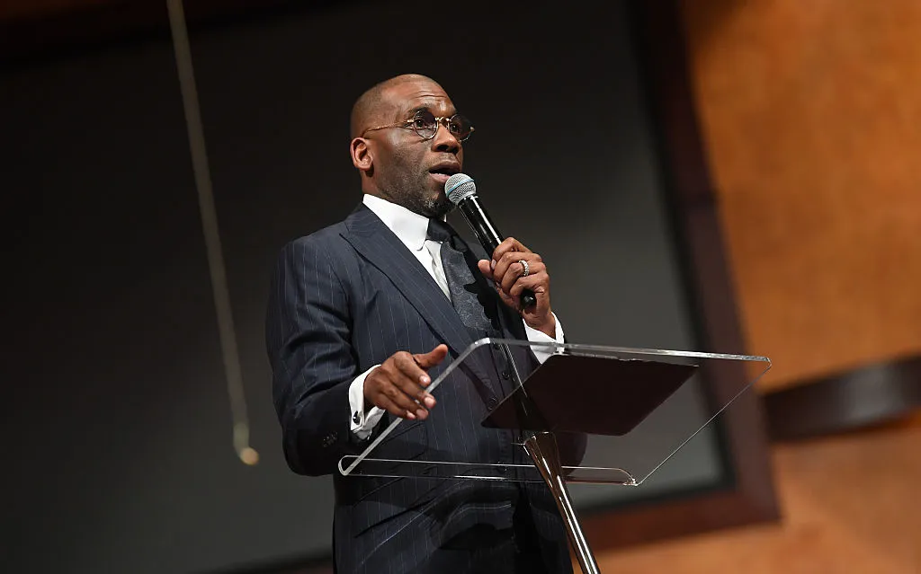 Pastor Jamal Bryant konverterer 35 dekar av kirken til 390 rimelige hjem for svarte familier