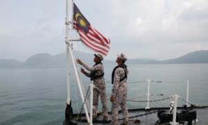 Malaysia redder 23 migranter etter at båten kantret, 14 er fortsatt savnet