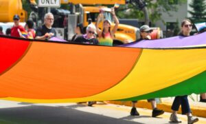 Kanselleringer, reduksjoner og omdirigeringer: Pride ser annerledes ut i år for mange over hele landet