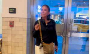 Rasistisk hvit kvinne sier at alle svarte bør være slaver igjen i viral KKKaren-video
