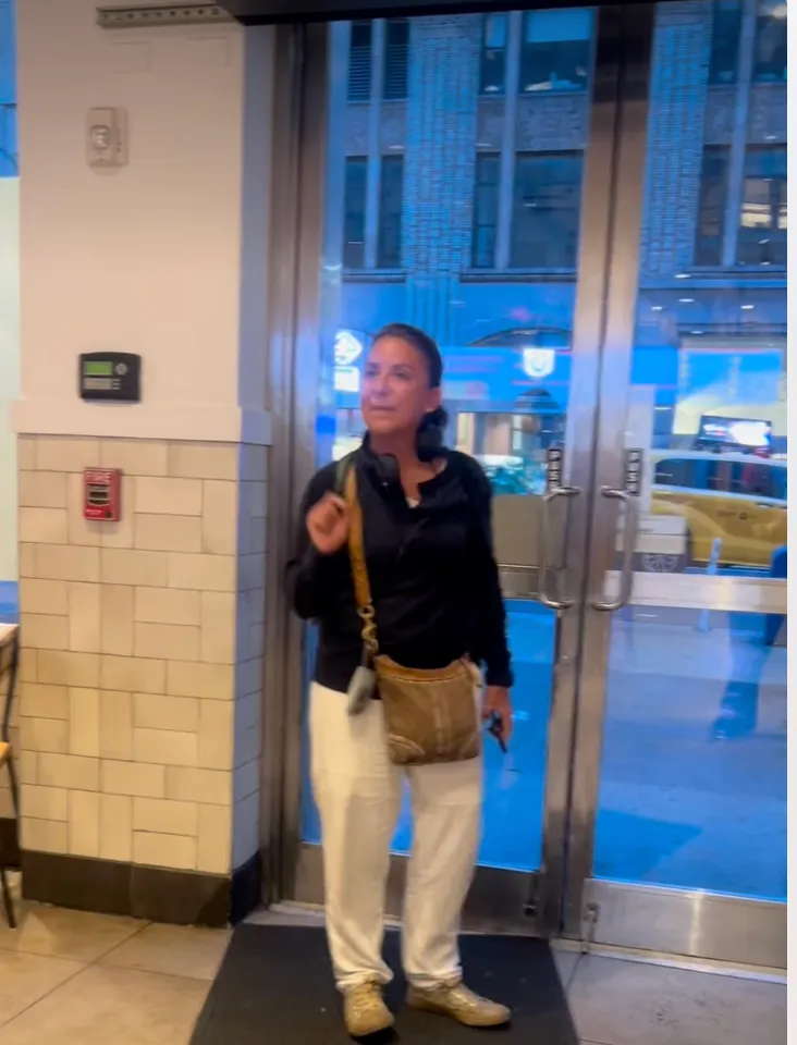 Rasistisk hvit kvinne sier at alle svarte bør være slaver igjen i viral KKKaren-video