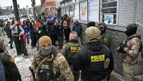 Grensepatruljeagenter foretar en arrestasjon i Minneapolis, Minnesota