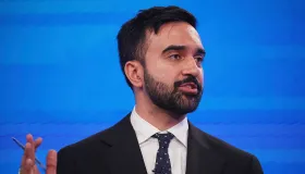 Kandidater deltar i New York Citys demokratiske ordfører-primærdebatt