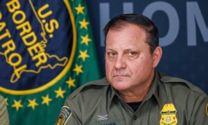 Grensepatruljesjef Mike Banks trekker seg i den siste Trump-innvandringen