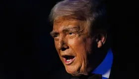President Trump forlater Det hvite hus til Virginia