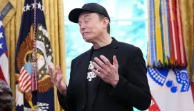 President Trump holder pressekonferanse med Elon Musk i Det hvite hus sitt ovale kontor