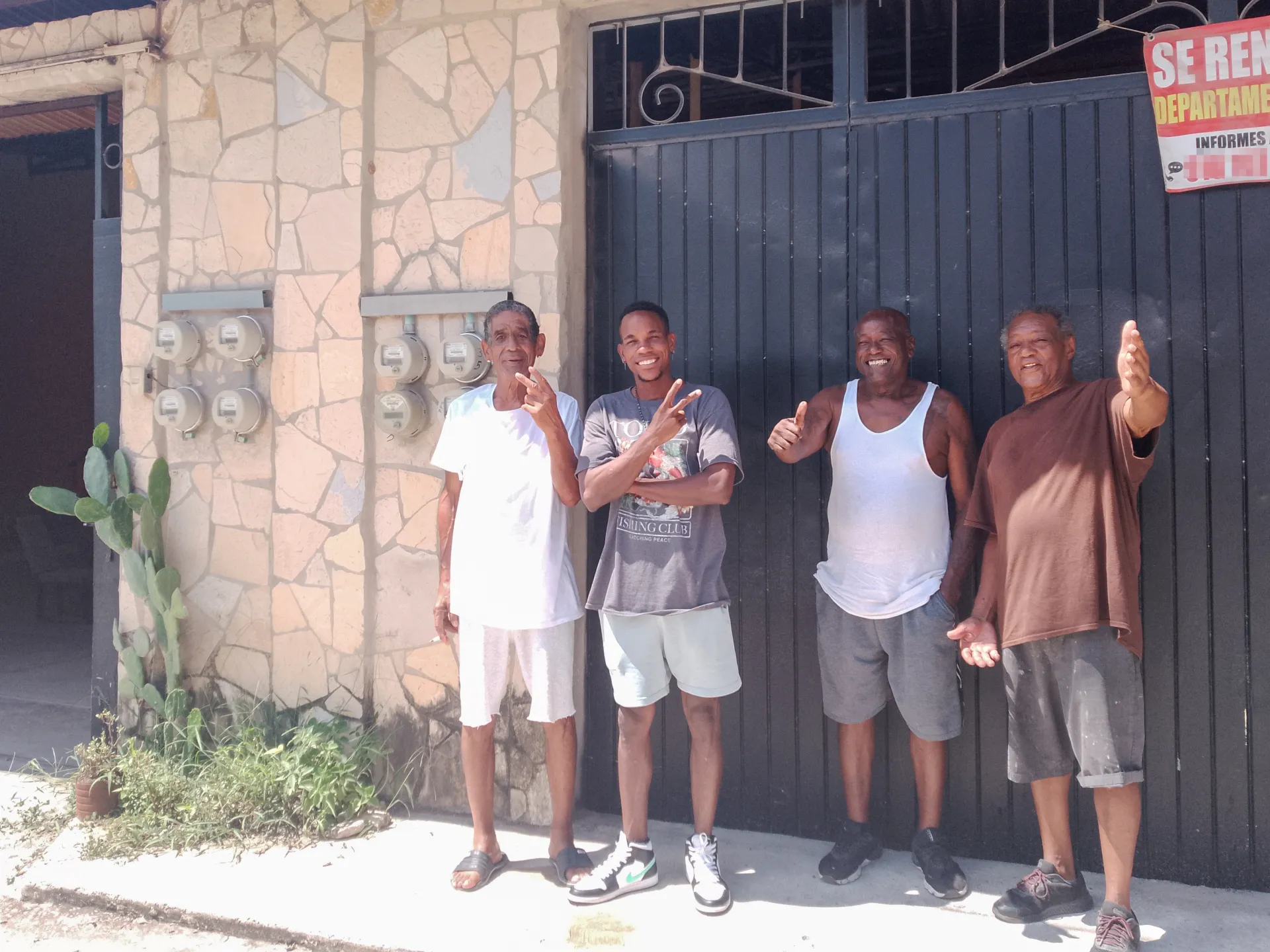 Møt cubanerne som sitter fast i Mexico under Donald Trumps deportasjonskampanje | Donald Trump Nyheter