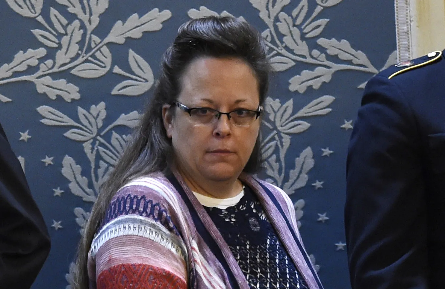 Kim Davis anklaget for å ha gjemt arv for å unngå å betale 565 000 dollar dom til par av samme kjønn