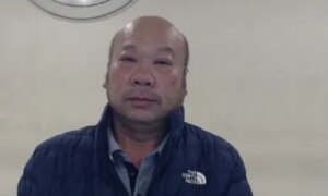ICE-agenter i sivilkledde forsøk på å arrestere migrant på flyplassen i Las Vegas, for så å flykte når tilskuere spurte hvorfor