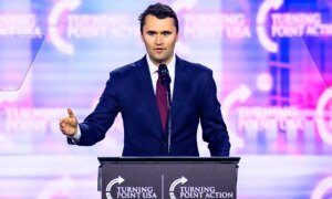 Tennessee-professor sparket over Charlie Kirk-kommentarer mottar forlik på $1,9 millioner