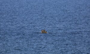 To døde, 12 savnet etter at båt med asylsøkere sank nær Tunisia