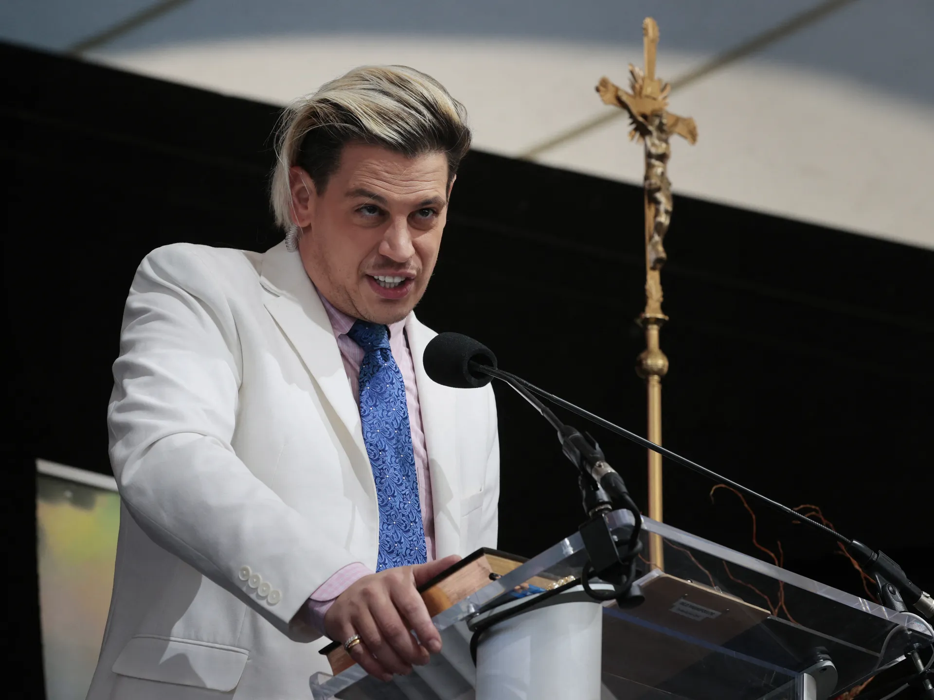 USA sier den høyreekstreme provokatøren Milo Yiannopoulos er blitt deportert til Storbritannia