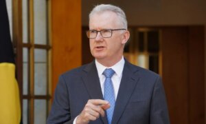Australia for å arrestere turister som oppholder seg over visum under immigrasjonsaksjoner