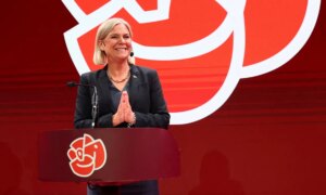 Sveriges venstreorienterte opposisjonsleder begynner arbeidet med å danne regjering