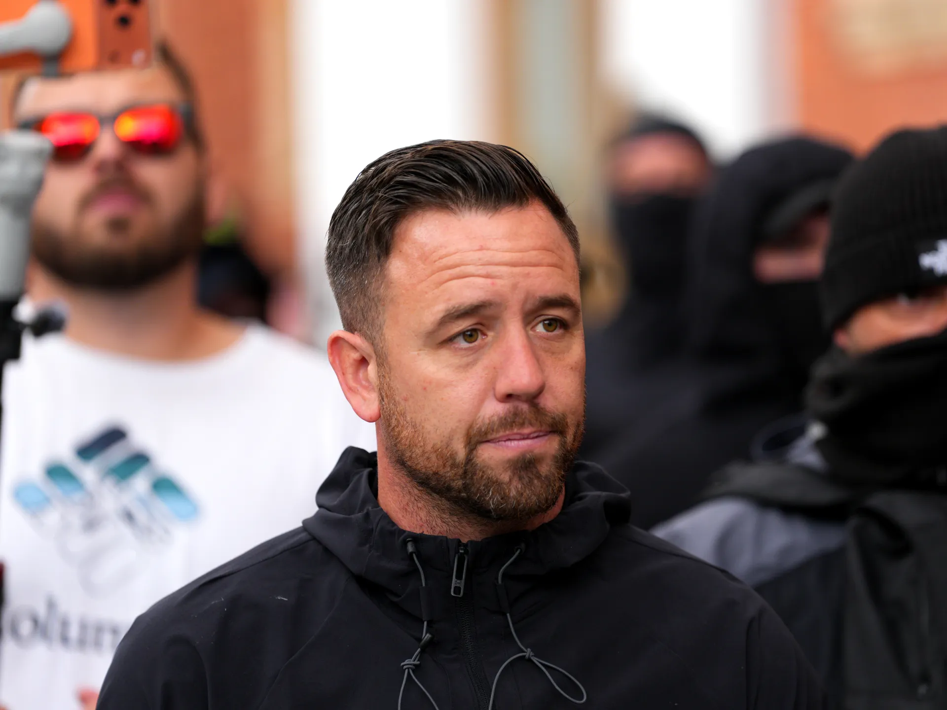 Den høyreekstreme britiske aktivisten Daniel Thomas arrestert etter å ha hugget jolle