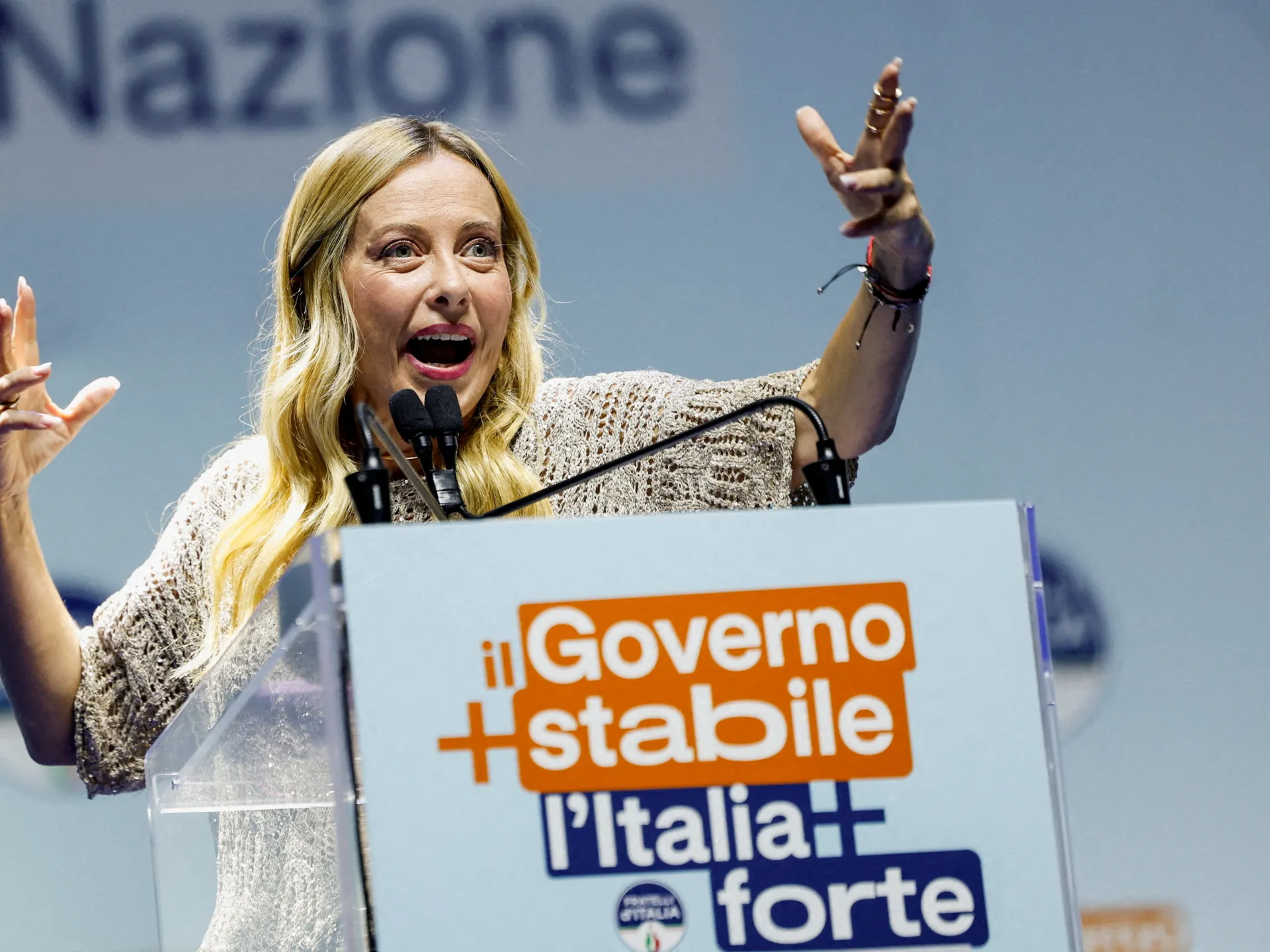 Meloni-regjeringen forbyr burkaer, setter tak for utenlandske elever på italienske skoler