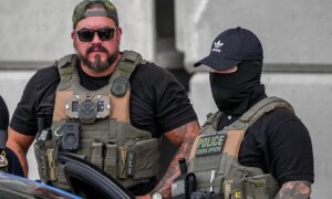 Protest bryter ut i Austin etter at ICE-agenten skjøt en venezuelansk mann i ryggen