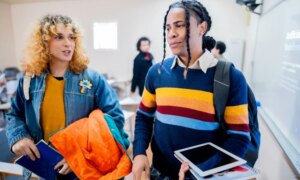 Utdanningsdepartementet fjerner tittel IX beskyttelse fra LHBTQ+-studenter