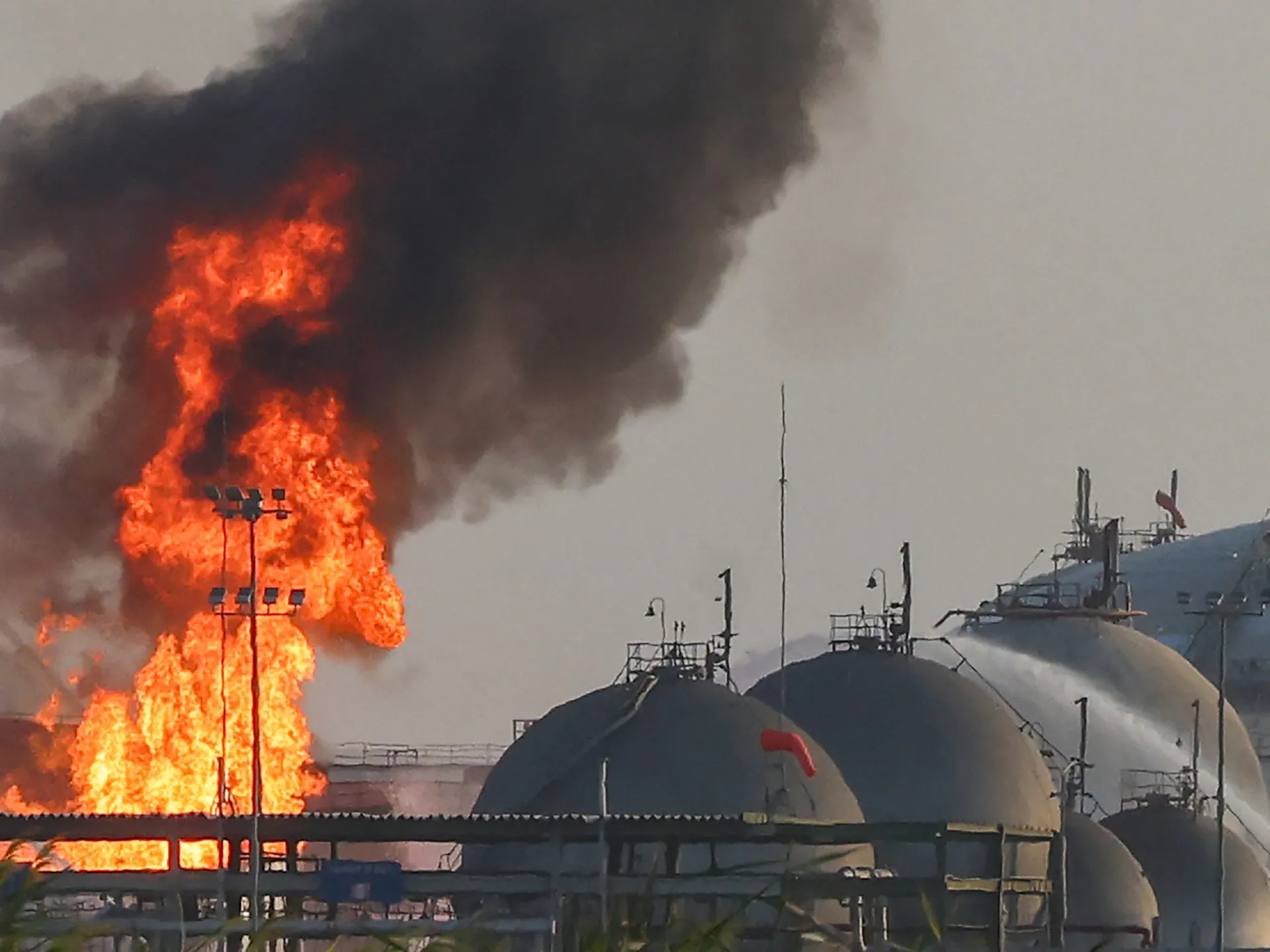 Houthiene hevder streik på Aramco-området ettersom kampene i Jemen intensiveres