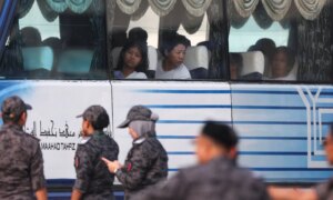 Malaysias Anwar skal være vertskap for Myanmar-lederen som repatrieringer nær 10.000