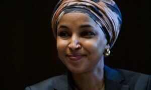 Amerikanske agenter søker hjem til Ilhan Omar, Trump-kritiker og kongressmedlem