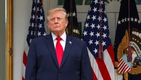 President Trump deltar på lunsj i rosehagen i Det hvite hus