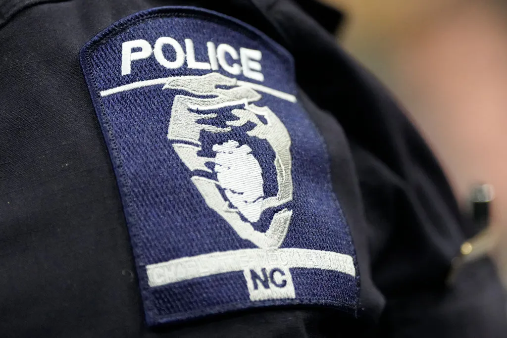 5 Charlotte Cops trekker seg etter at rasistiske tekster ble avslørt