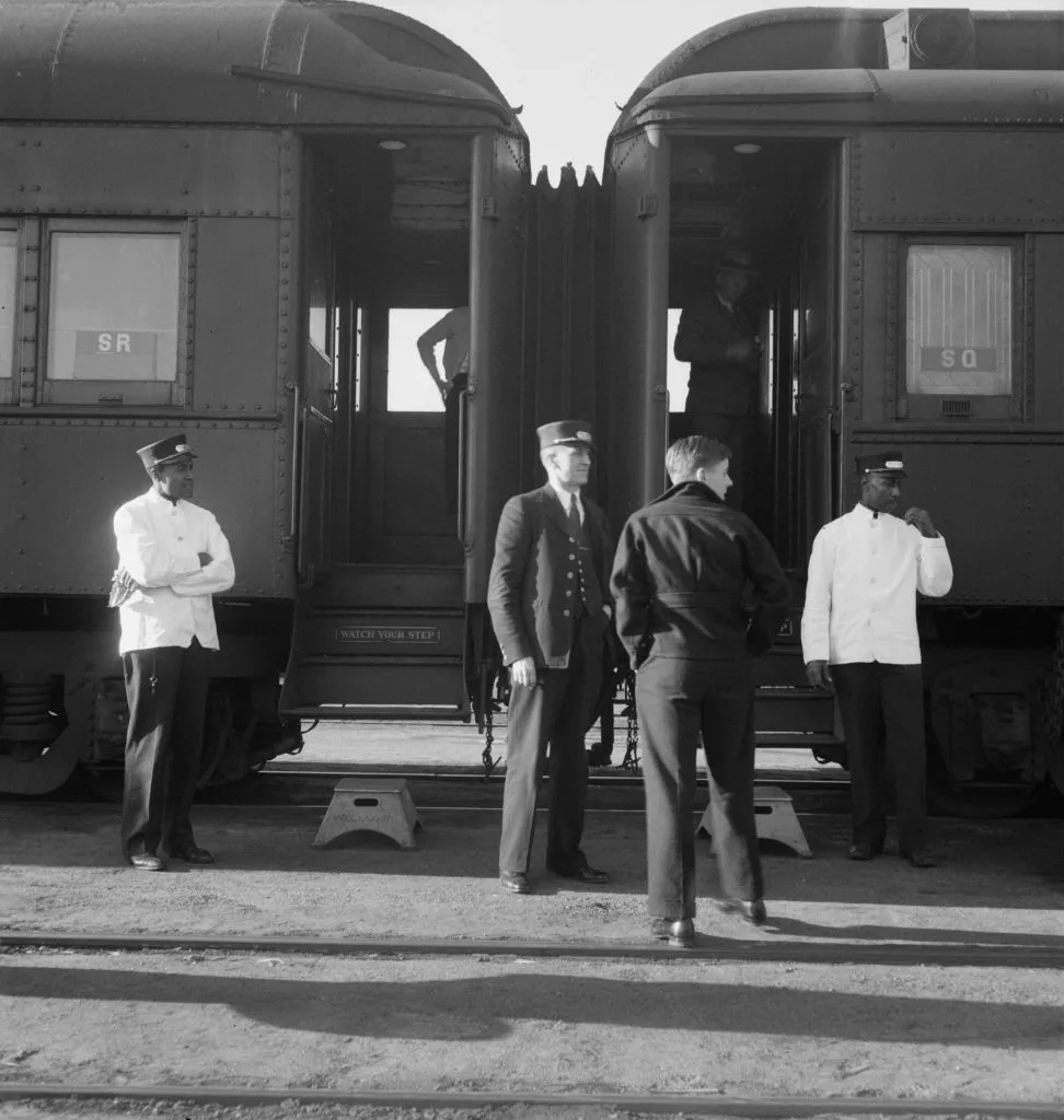 Hvem var Pullman Porters?: Hvordan Black Railroad Workers Shaped America