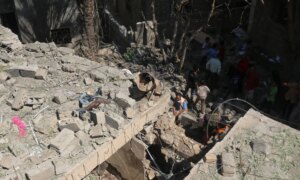 Kamper raser i Jemens Taiz mens FN advarer nesten 260 000 fordrevne