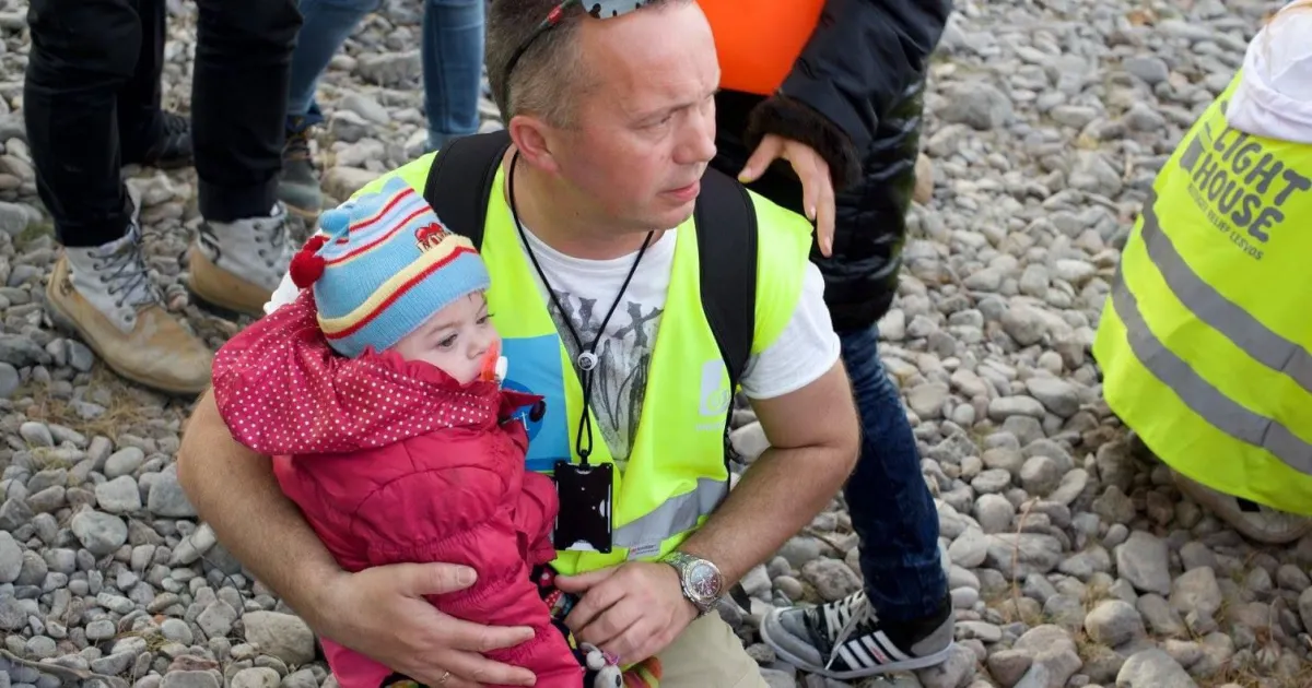 «Trekker den rette spikeren»: Flyktningredningsgruppen trasslig når Hellas sikter mot den
